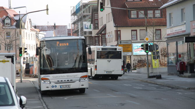 Ausgehend von einem CDU-Antrag wird die Mössinger Verwaltung ermitteln, was ticketfreie Busse die Stadt kosten würden. FOTO: MER