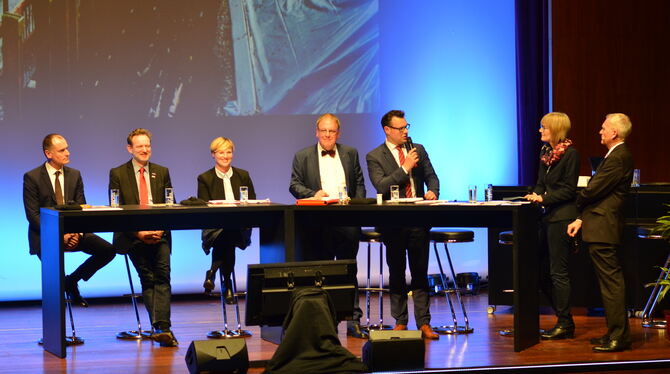 Christian Schneider (von links), Andreas Zimmermann, Cindy Holmberg, Thomas Keck und Carl-Gustav Kalbfell beantworten Fragen von