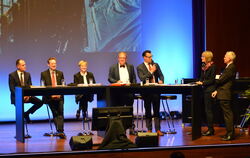 Christian Schneider (von links), Andreas Zimmermann, Cindy Holmberg, Thomas Keck und Carl-Gustav Kalbfell beantworten Fragen von