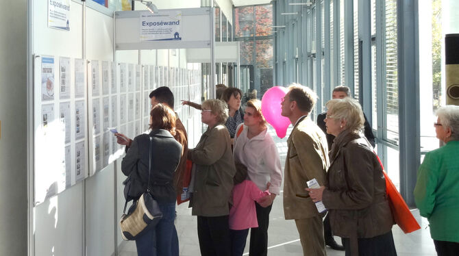 Rund 100 Exposés geben dem Besucher einen beeindruckenden Überblick über die Immobilienangebote der Aussteller aus der Region.