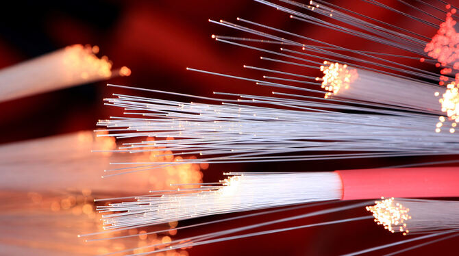Der zügige Glasfaserausbau beschert den Ofterdingern schnelleres Internet.  FOTO: DPA
