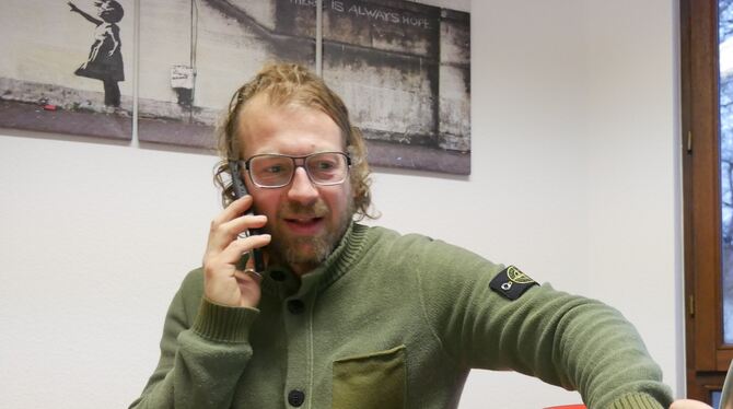 Jobmentor Stefan Rechthaler ist freundlich und hartnäckig. Seine Kontakte helfen ihm bei der Vermittlung der Geflüchteten.  FOTO