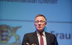 Professor Wilhelm Bauer bei seinem Vortrag beim Neujahrsempfang der beiden Reutlinger Wirtschaftskammern in der Stadthalle Reutl