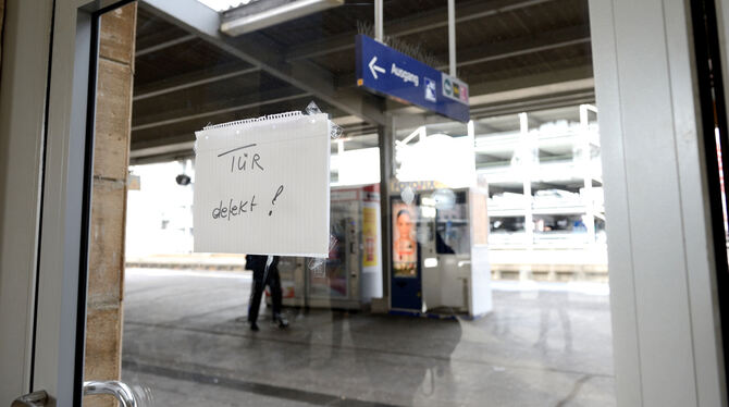 Desolat und unbequem: Der Hauptbahnhof macht keine gute Figur als Entrée der Stadt.   FOTO: PIETH
