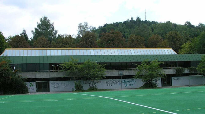 42 Jahre alt und ganz schön marode: die Sporthalle des Isolde-Kurz-Gymnasiums.