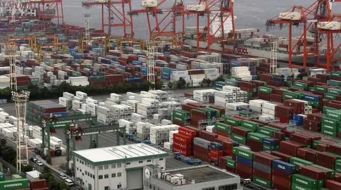 Containerhafen in Tokio