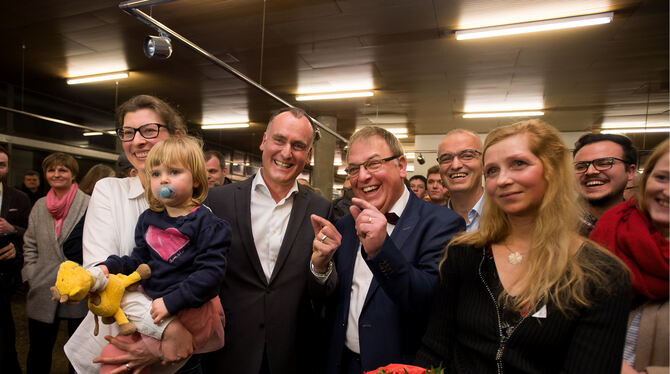 So knapp war´s: Christian Schneider (links) und Thomas Keck nahmen das knappe Ergebnis mit Humor. FOTO: TRINKHAUS So knapp war´s: Christian Schneider (links) und Thomas Keck nahmen das knappe Ergebnis mit Humor. FOTO: TRINKHAUS