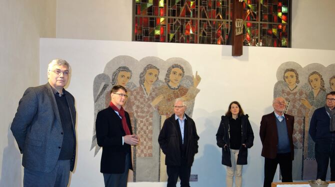 Auf Einladung von Dekan Marcus Keinath (links) erläuterte Architekt Albert Hörz (Zweiter von links) die letzten Renovierungsmaßn