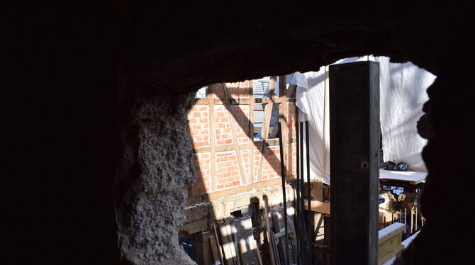Alt trifft auf Neu: in diesem Teil des alten Schweinemastbetriebes entstehen der Aufzugschacht und das Treppenhaus für das künft