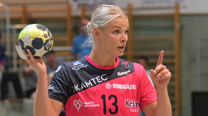 Metzingens linke Rückraumspielerin Shenia Minewskaja erhält keinen neuen Vertag bei der TuS. FOTO: MEYER Metzingens linke Rückraumspielerin Shenia Minewskaja erhält keinen neuen Vertag bei der TuS. FOTO: MEYER