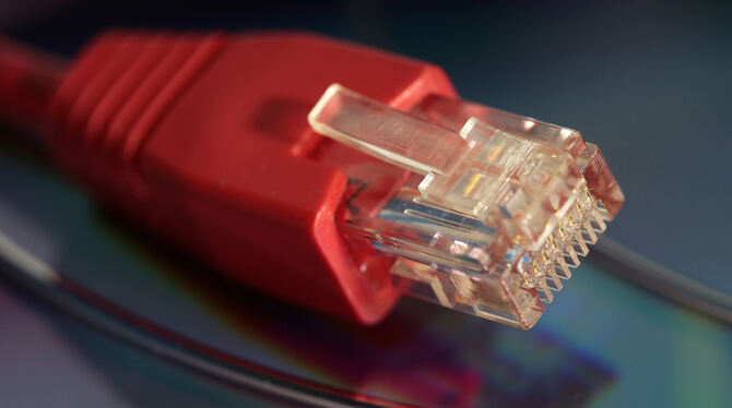 Schnelles Internet, das heißt grenzenlos surfen und Videos sehen, TV in höchster Auflösung und Musik in höchster Qualität.  FOTO