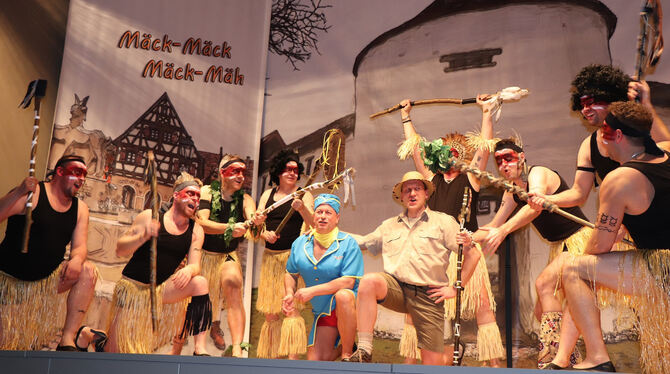 Abschluss im Dschungel: die »Green Man Group« beim Zunftball Hayingen. FOTO: BLOCHING