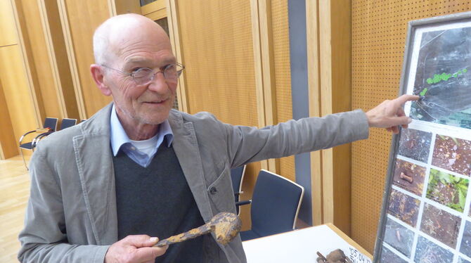 Karl Kleinbach aus Bisingen hat Funde beim Unternehmen »Wüste« im Ölschieferwerk 3 dokumentiert, die beim Pflügen an die Oberflä