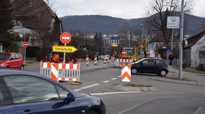 Die Reutlinger Straße in Eningen ist halbseitig gesperrt, voraussichtlich bis Mitte März. Dann gehen die Arbeiten im Mühleweg we