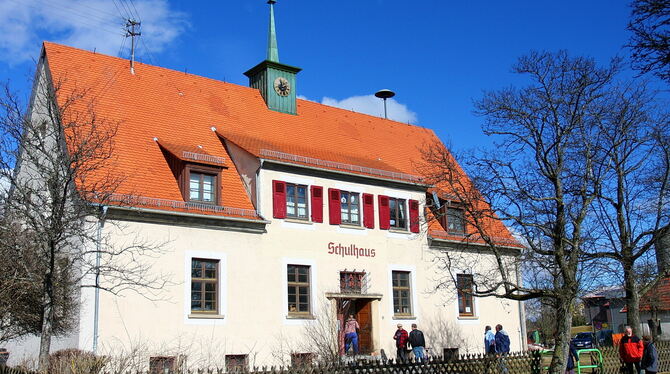 Die alte Schule in Bleichstetten soll zum Treffpunkt für den Ortsteil und die Gesamtgemeinde werden. FOTO: BAIER