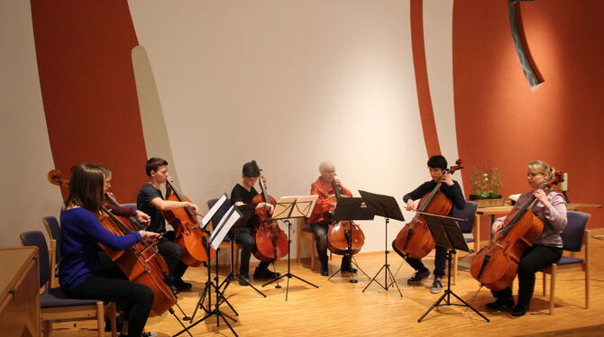 Beim Neujahrsempfang des Arbeitskreises Christlicher Kirchen (ACK) Pliezhausen spielte das Celloensemble der Musikschule Pliezha