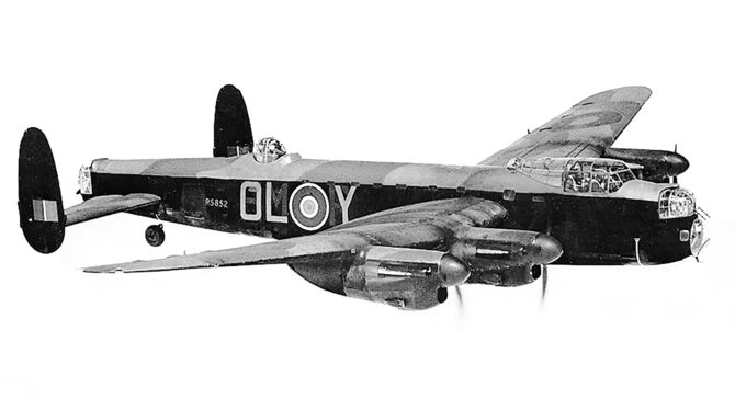 Ein Typ dieses britischen Avro Lancaster-Bombers wurde über Reutlingen abgeschossen. Vier Briten und drei Australierer kamen dab