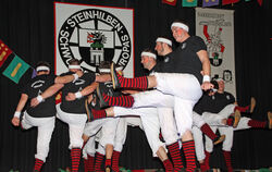 Platz eins für die »Spältles Gucker« aus Hörschwag, die sich inzwischen sogar »Männertanzgarde« nennen und schweißtreibende Bein