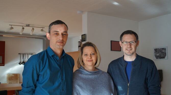 Claudia und Axel Sonnemann haben die Hilfsaktion gestartet, die Michael Hossingers Behandlung ermöglicht.  FOTO: WURSTER
