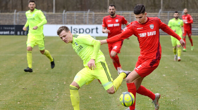 Daniel Elfadli (am Ball) und der SSV Reutlingen mussten sich mit einem 2:2-Unentschieden gegen den FV Ravensburg begnügen. FOT Daniel Elfadli (am Ball) und der SSV Reutlingen mussten sich mit einem 2:2-Unentschieden gegen den FV Ravensburg begnügen. FOT