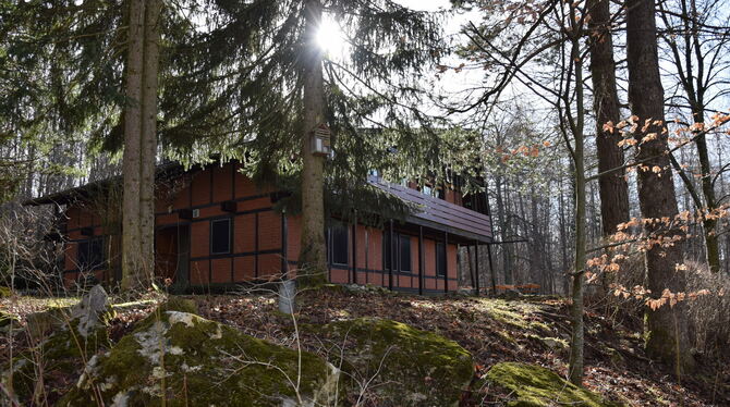 Kleinod am Waldesrand: Das in den Siebzigerjahren von den Albvereins-Mitgliedern errichtete Wanderheim.  FOTOS: HAILFINGER