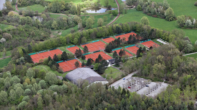 Der Tennisverein Reutlingen hat 16 Plätze (links) und will die Plätze des Polizeisportvereins (rechts) übernehmen. Die Mitgliede