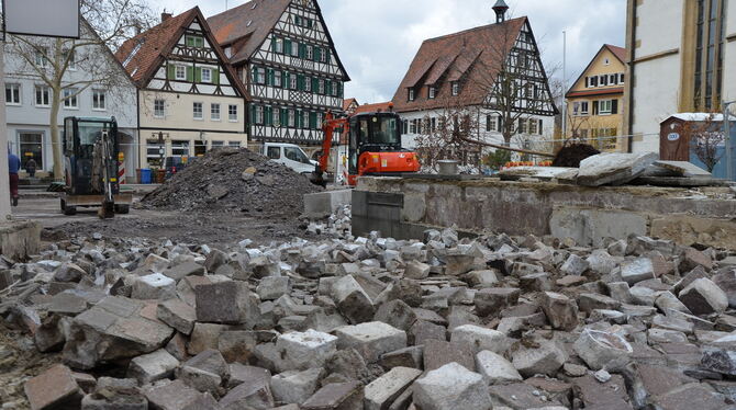 Seit Dienstag ist der Marktplatz zwischen Paul-Gerhardt-Haus, Martinskirche und dem gegenüberliegenden Wohn- und Geschäftshaus e