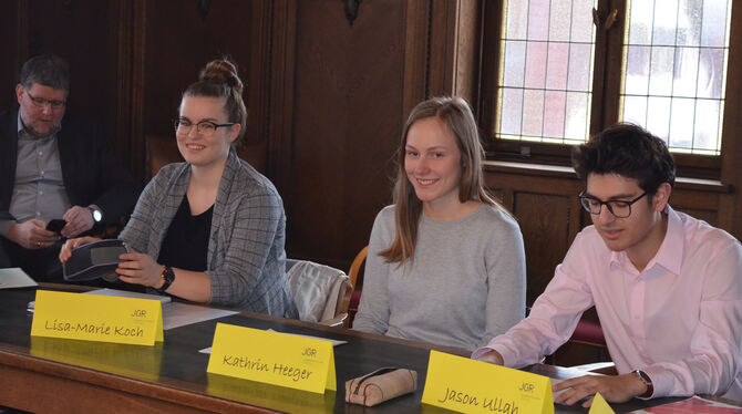 Das neue Vorstandsteam des Metzinger Jugendgemeinderates (von rechts): Jason Ullah ist neuer Vorsitzender, Kathrin Heeger ist fü