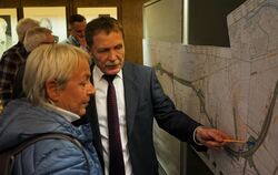 Bei der Anhörung zur B 27 in Mössingen beantwortete Josef Bild, Abteilungsleiter Straßenwesen und Verkehr beim Regierungspräsidi