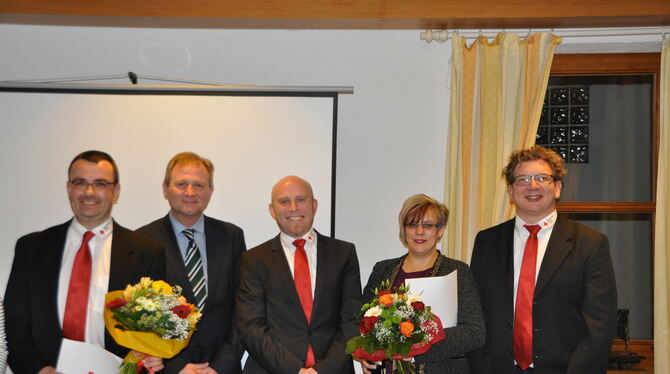 Ehrungen beim DRK St. Johann (von rechts nach links): Vorsitzender Timo Herrmann, Schriftführerin Heike Zluhan, Bereitschaftslei