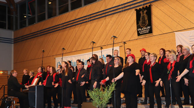 Gemeinsam absolvierten »Choorisma« vom Reutlinger Liederkranz und »Da Capo« vom Gesangverein Raidwangen beim Vorabendkonzert zum