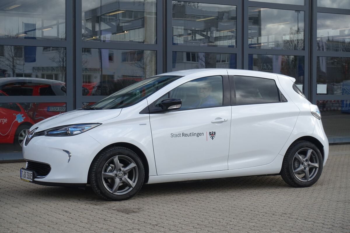 Der Renault Zoe ist nicht nur äußerlich ein ganz normaler Kleinwagen, läuft aber vollelektrisch.