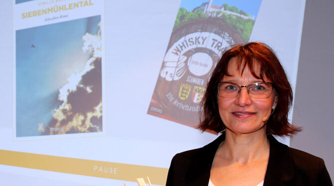 Autorin Sybille Baecker stellte in der Lichtensteiner Gemeindebücherei ihren Heimatkrimi "Siebenmühlental" und ihr Sachbuch "Wh