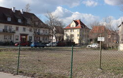 Das Privatgrundstück an der Hechinger Straße gehört zu den Baulücken, die jetzt geschlossen werden sollen.  FOTO: WALDERICH