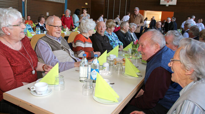 Gute Stimmung beim Seniorennachmittag in St. Johann.  FOTOS: LEIPPERT