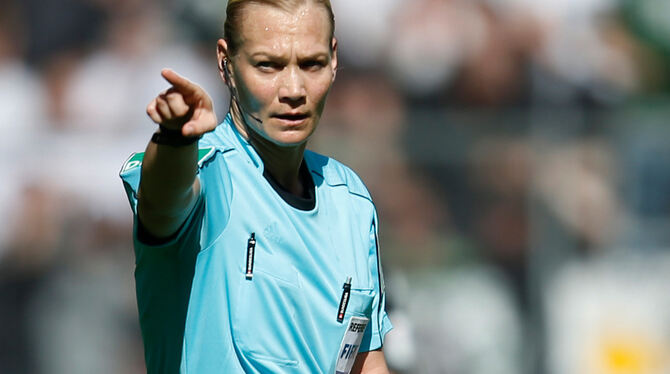 Will authentisch bleiben: Bundesliga-Schiedsrichterin Bibiana Steinhaus. FOTO: DPA