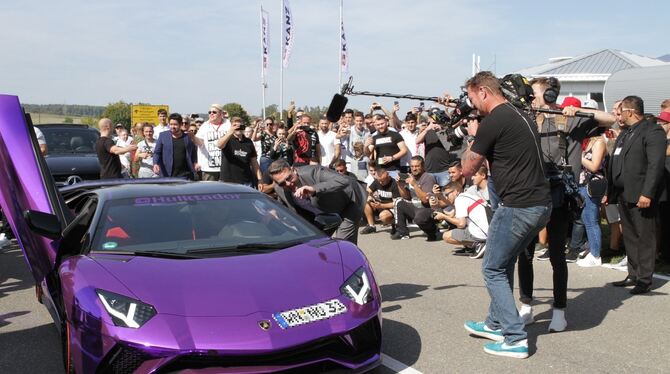 Der lila Lambo schreit sich die Seele aus der Haube: Das Sportwagentreffen im vergangenen Sommer lieferte astreines Material für