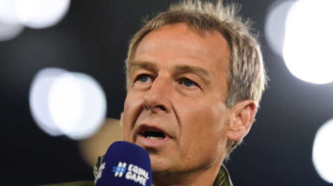 Nicht einverstanden damit, wie der VfB Stuttgart mit Guido Buchwald umgegangen ist: Jürgen Klinsmann. FOFO: DPA
