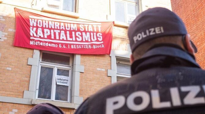 Räumung eines besetzten Hauses in Stuttgart Räumung eines besetzten Hauses in Stuttgart