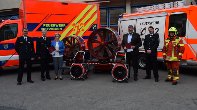 Die Feuerwehren Metzingen und Reutlingen haben gemeinsam ein Löschunterstützungsfahrzeug mit großen Gebläsen zur Entrauchung ang