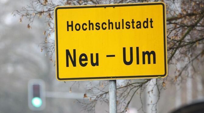 Schild am Ortseingang von Neu-Ulm