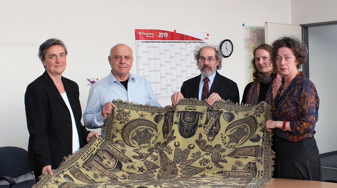 Wiebke Ratzeburg, Michael Kashi, David Holinstat, Andrea Richter und Cláudia Marx Rosenstein (von links) bei der Übergabe des Tu