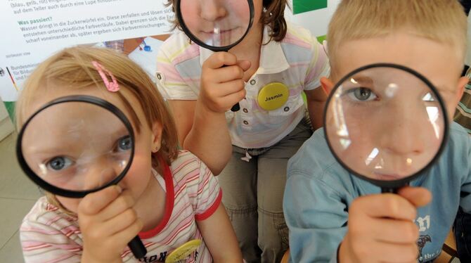 Auch inhaltlich haben sich die Tübinger Kindertagesstätten weiterentwickelt, etwa mit dem Thema Naturwissenschaften.  FOTO: DPA