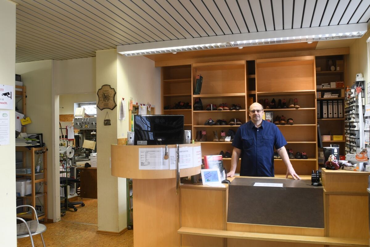 Wolfgang Staneker in seinem Geschäft an der Gartenstraße.