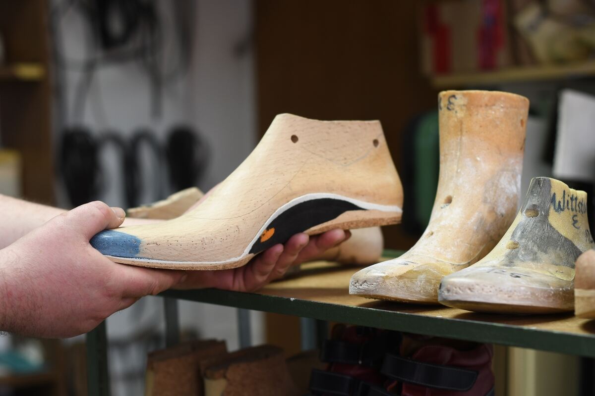 Solche hölzernen Leisten sind die Basis für Maßschuhe. Solche hölzernen Leisten sind die Basis für Maßschuhe.