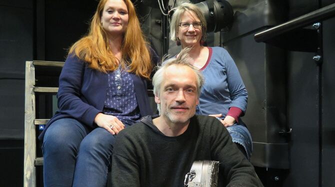 Von links: Regisseurin Karin Eppler, Michael Schneider, musikalischer Leiter bei »Nibelungen«, und Tonne-Dramaturgin Karen Schul