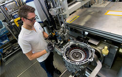 ZF hat von BMW den Auftrag im zweistelligen Milliardenbetrag für das neue 8-Gang-Automatgetriebe erhalten. Solche Getriebe werde