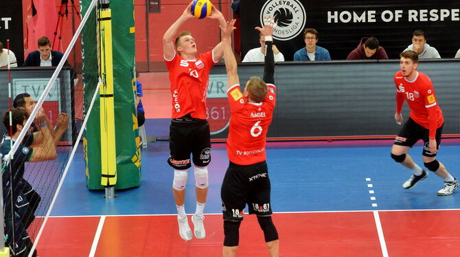 Jan Röling (links) hatte aufgrund der Verletzung von Jannis Hopt beim TV Rottenburg deutlich mehr Spielanteile als erwartet. Fot