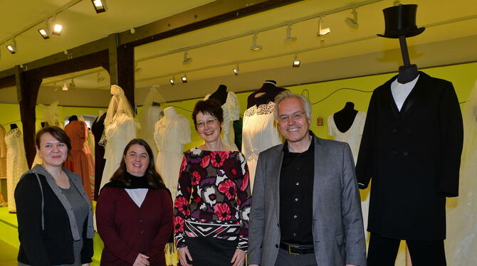 Haben sich des Themas Hochzeit angenommen (von links): die drei Ausstellungsmacherinnen Bianca Martin, Eva Bissinger und Dr. Mar