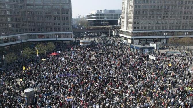 Demonstration auf dem Alexanderplatz